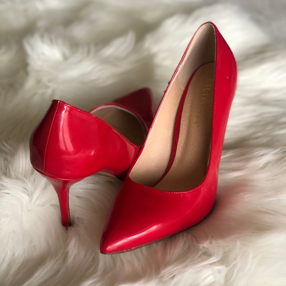 Red pumps